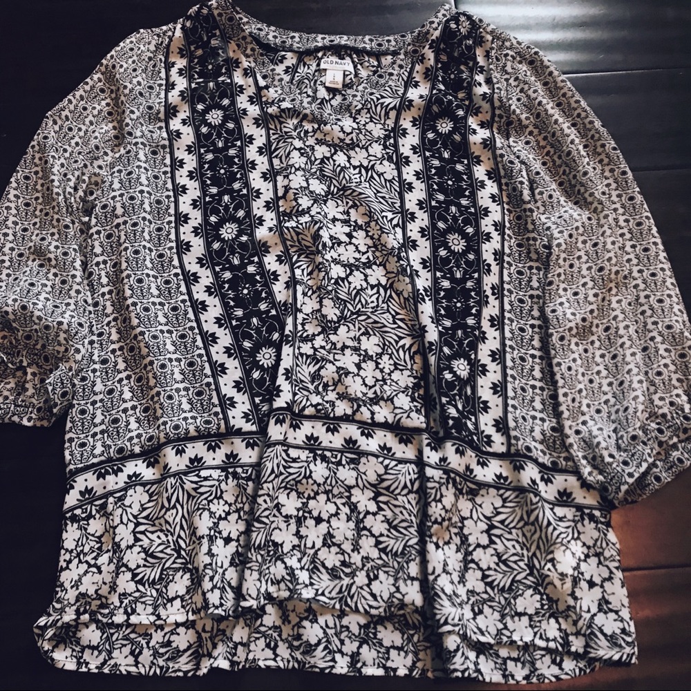 Patterned sheer blouse - Picture 2 of 4
